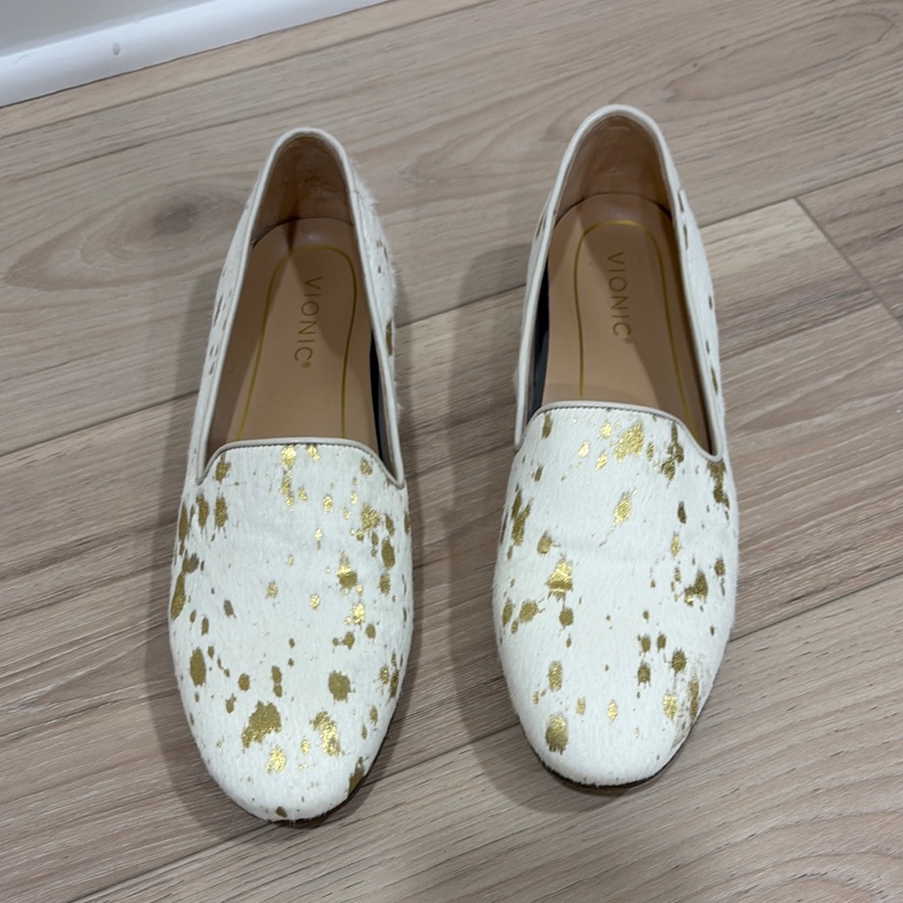 Vionic Women's Willa Cow Hair White and Gold Dyed Loafers